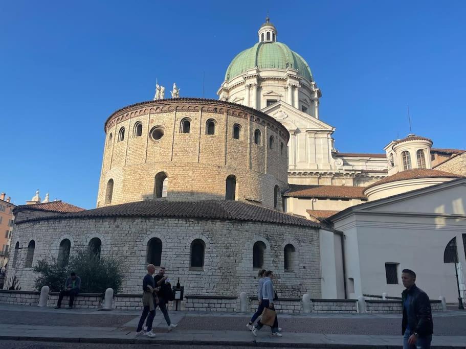 Duomo Apartment Brescia Buitenkant foto